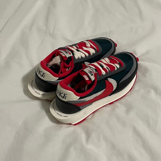 나이키 x 사카이 x 언더커버 LD와플 미드나잇 스프루스 유니버시티 레드