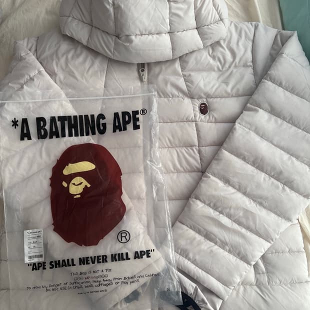 베이프 경량패딩