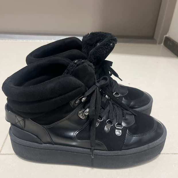 H&M 블랙 하이탑 스니커즈