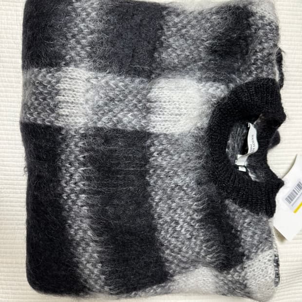 메종키츠네 브러쉬드모헤어니트