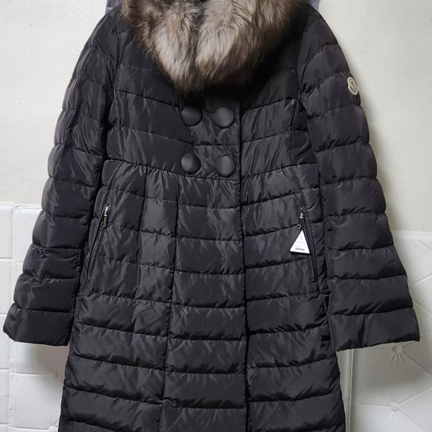 [정품 ] 몽클레어 패딩 다크브라운 사이즈 1 (여성용) 새상품급 한정판