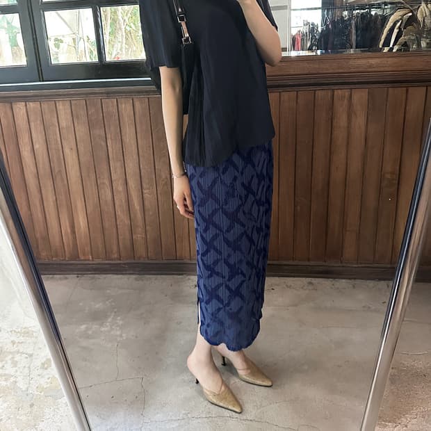 ISSEY MIYAKE FETE x sheer pleated skirt