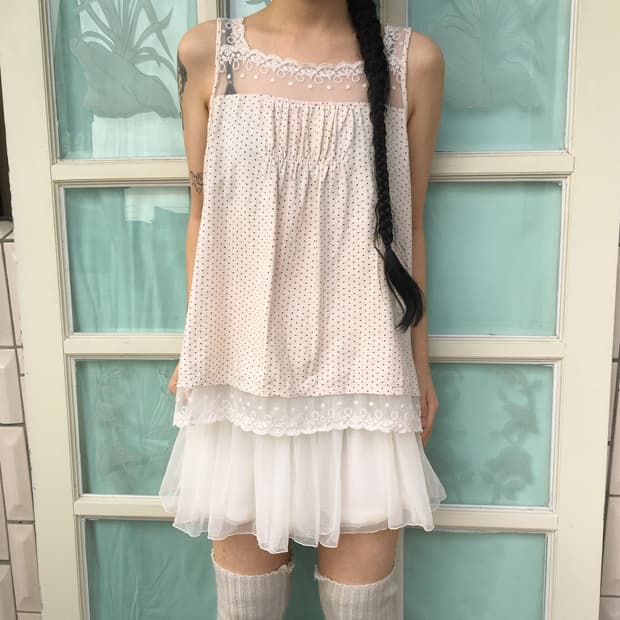 Lace point dot pattern sleeveless