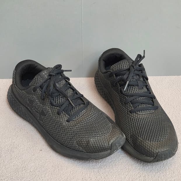 (265) 언더아머 차지드 러구3 블랙 운동화
