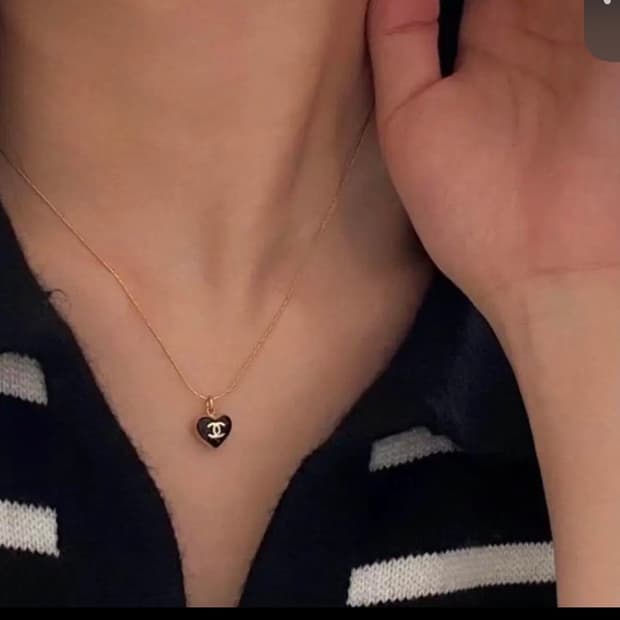 샤넬 미니 하트 로고 업사이클링 목걸이