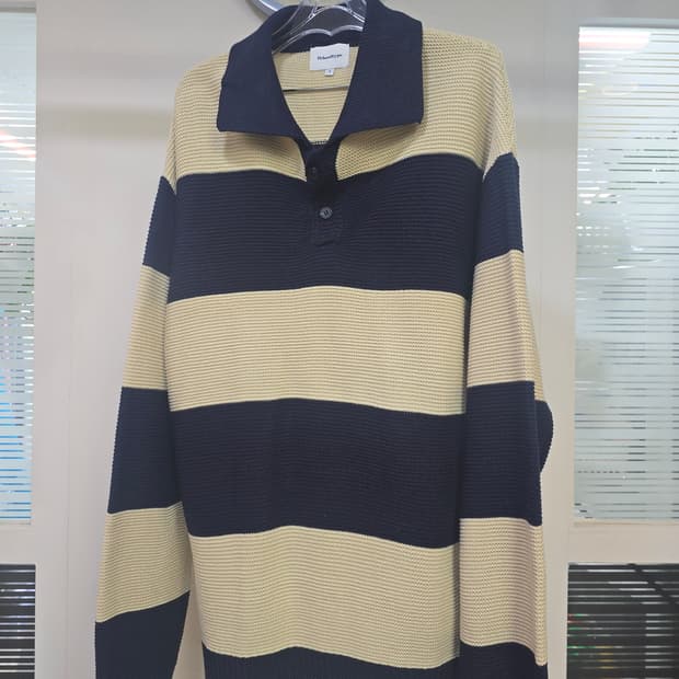 Urban Type 스트라이프 카라 니트 아이보리