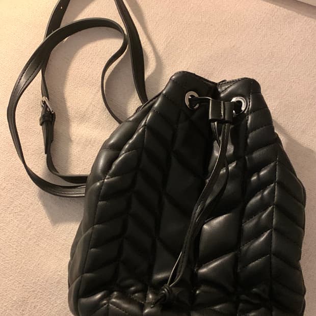 ZARA 자라 퀼팅 버킷 백팩 블랙 가방