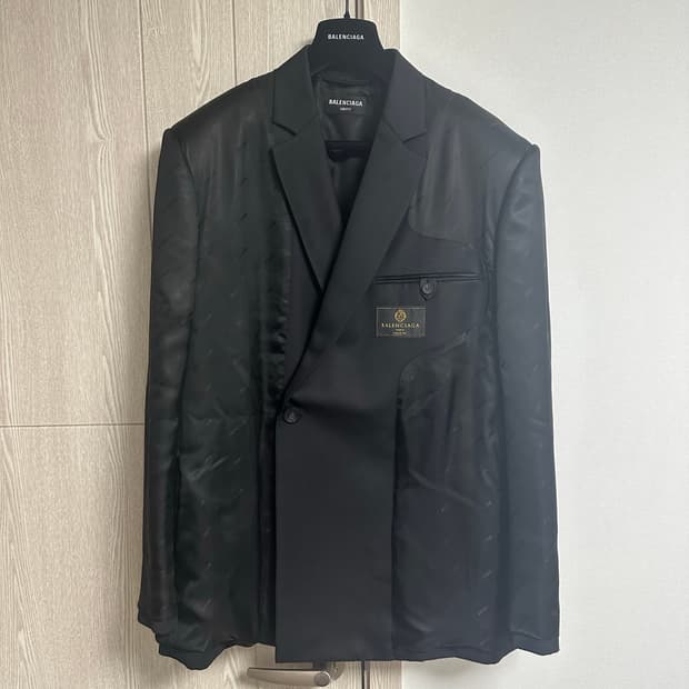 발렌시아가 인사이드 아웃 블레이저