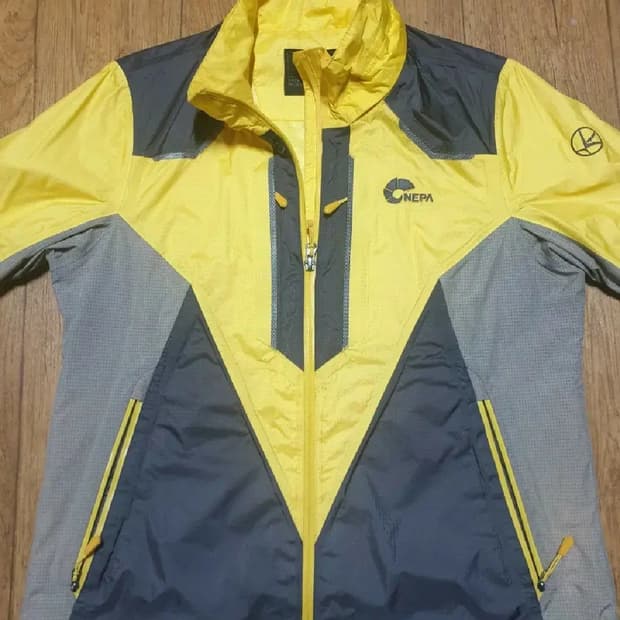 네파 아웃도어 바람막이 95 사이즈입니다