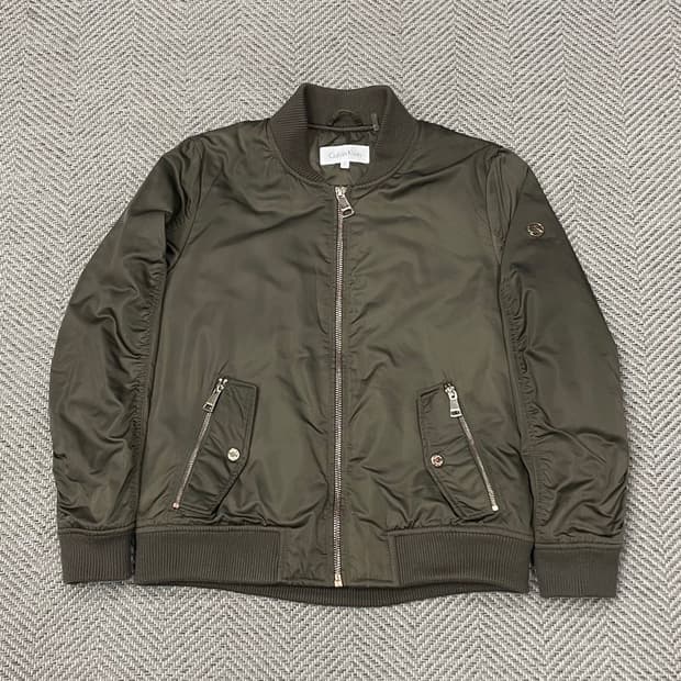 캘빈클라인 금장 로고 바시티 점퍼 v0089