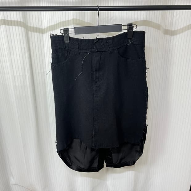 꼼데가르송 트리콧 소재 전환 슬릿 스커트