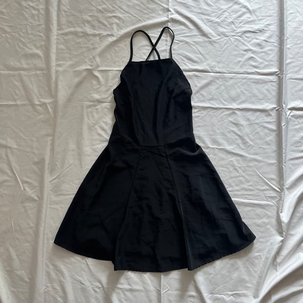 brandy melville 블랙 홀터넥 오픈 백 드레스 원피스
