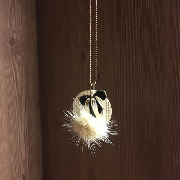 리본 퍼 목걸이