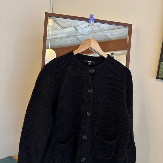 유니클로 블랙 니트 가디건