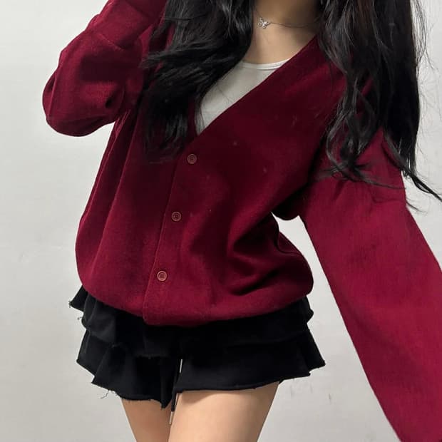 입생로랑 YSL 시그니처 버건디 울 니트 가디건(105)