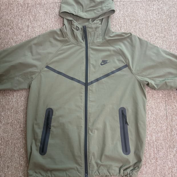 나이키 테크 윈드러너 올리브 M 사이즈