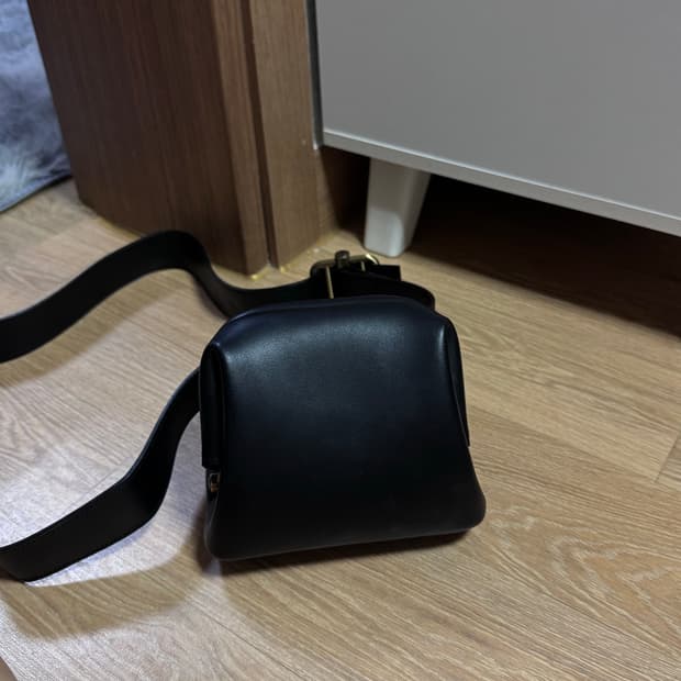 오소이 미니 브로트백 블랙