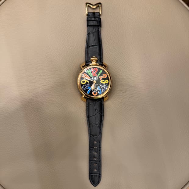 가가밀라노 매뉴얼 48mm 로즈골드 멀티컬러 워치