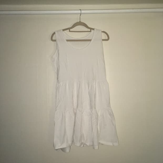 레이어드 화이트 프릴 원피스