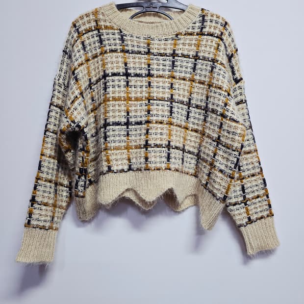 블랑듀 체크 패턴 크롭 니트 스웨터