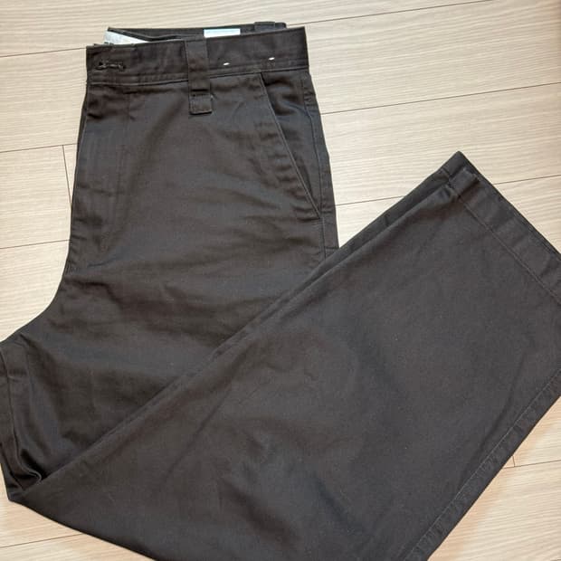 유니클로 U 와이드핏 치노 다크 브라운 79