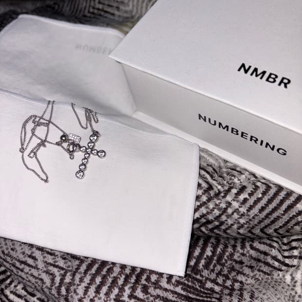 넘버링 RoundBrilliantGradientCross Necklace