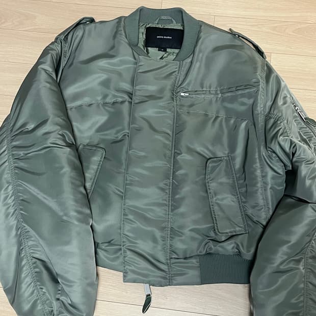 엔타이어 스튜디오 A-2 봄버 XS