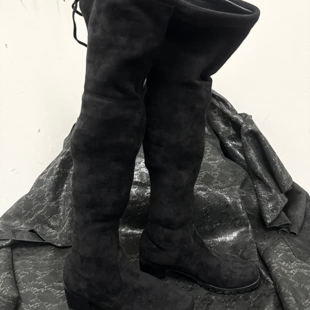“Vintage” Minimal Mood Black Long Boots