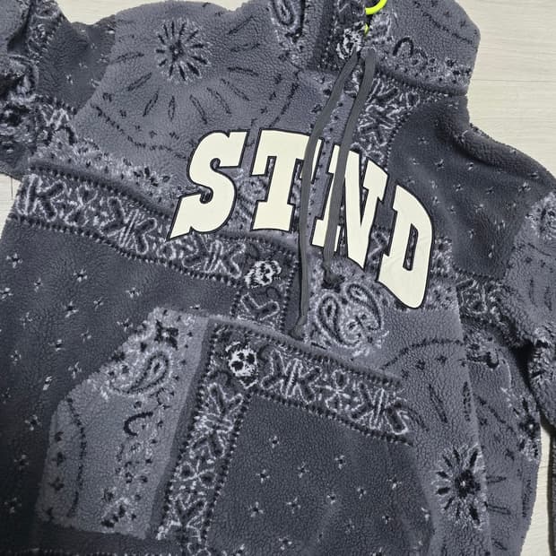 제너럴아이디어 스탠다드 페이즐리 후리스