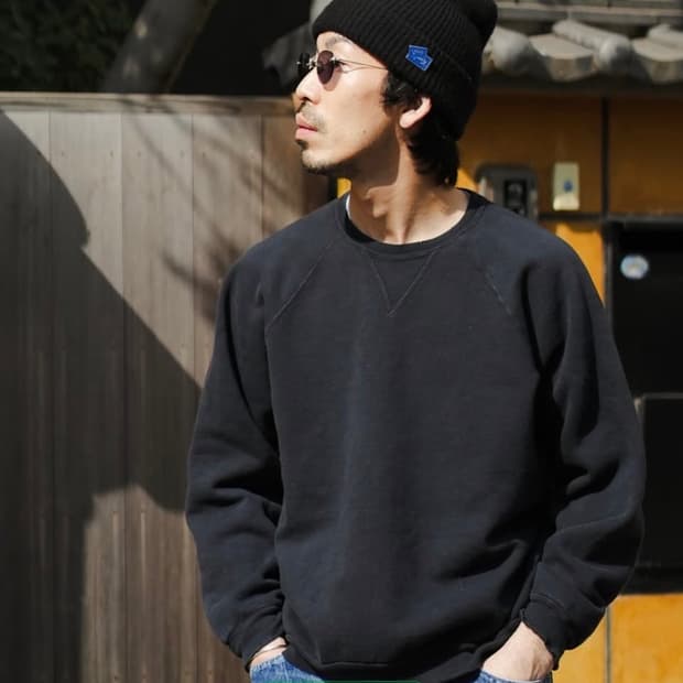 아프레쎄 빈티지 더블 브이 스웨트셔츠 블랙 2