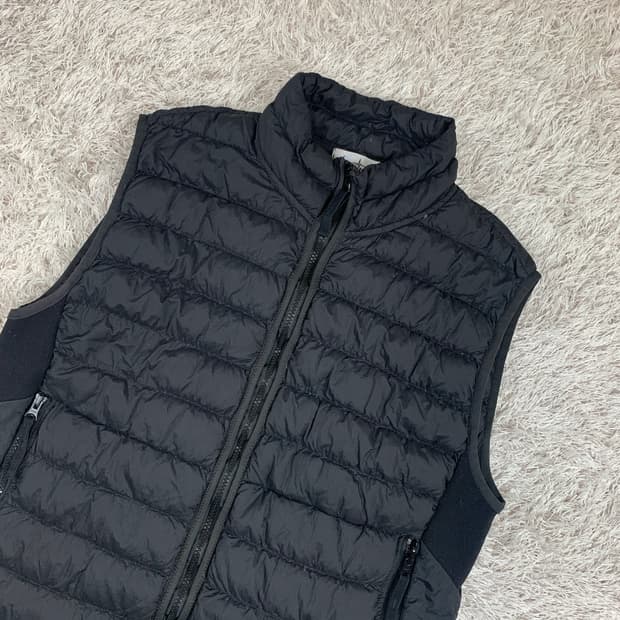 [XL] 정품 스톤아일랜드 가먼트 다이드 마이크로 얀 다운 베스트 블랙