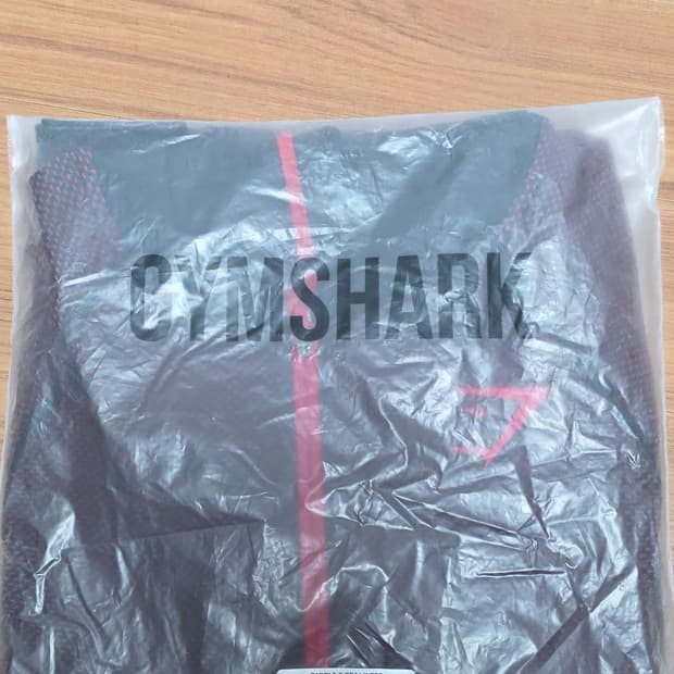 짐샤크 오닉스v5 레드 후드 m사이즈 판매합니다!