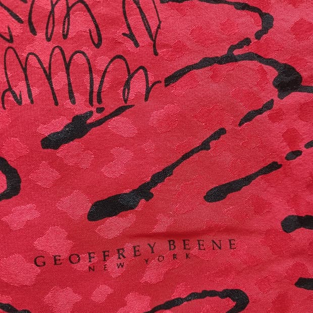 Geoffrey beene 레드 사각 실크 스카프