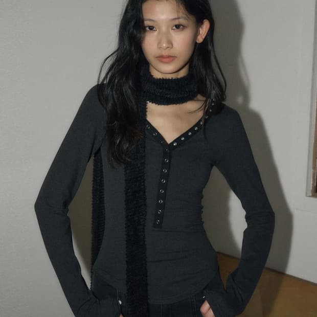 헬레네파리스 스냅 네크라인 롱 슬리브