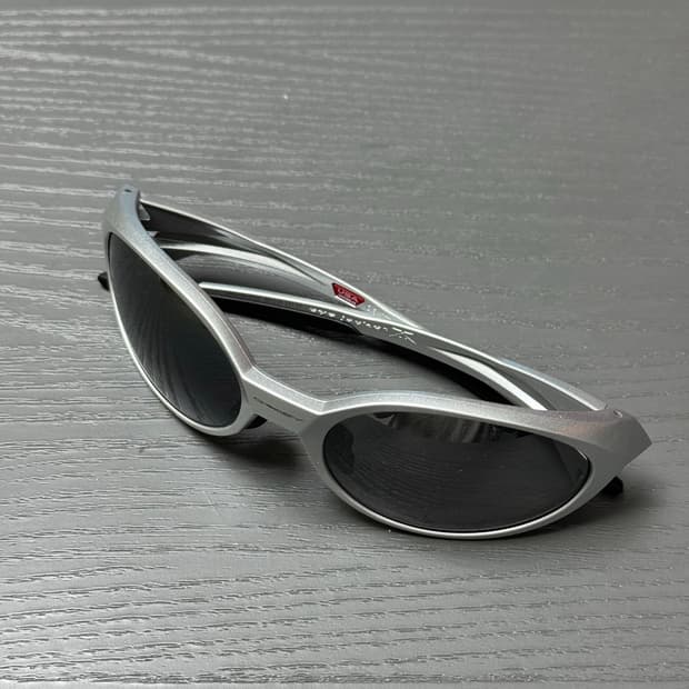 오클리 아이자켓 실버