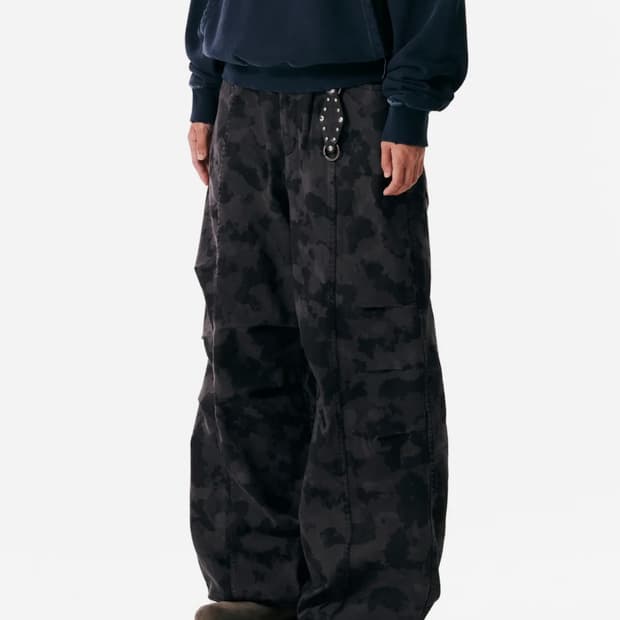 아캄Knee Pin-tuck Camouflage Twill Pants 