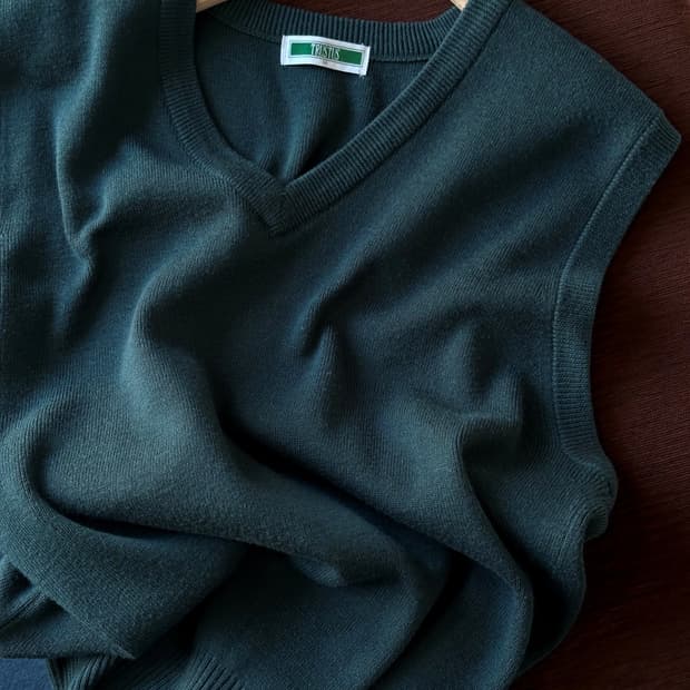 High count wool acrylic knit vest