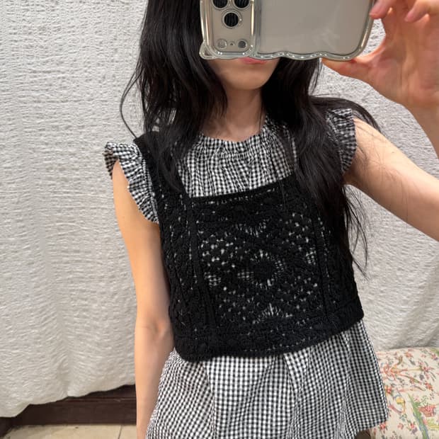 Crochet crop black knit