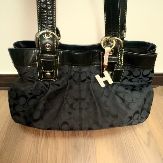 Coach black shoulder bag
