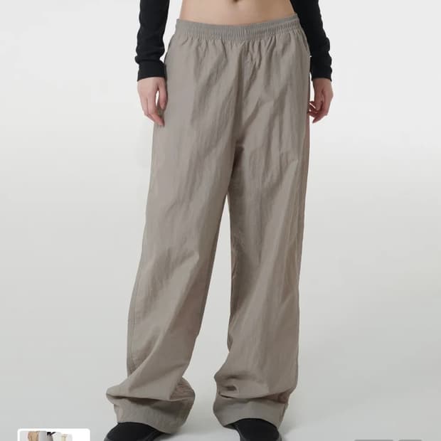 무신사 스탠다드 우먼즈 나일론 와이드 스트링 팬츠 그레이쉬 베이지