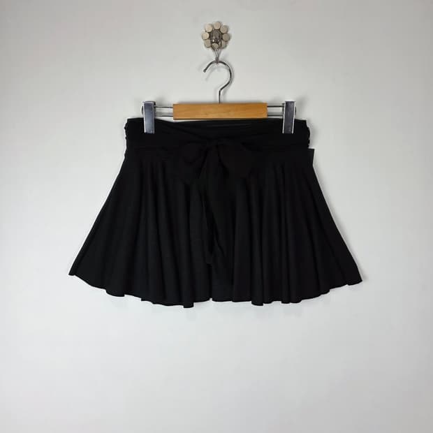 스나계 블랙 와이드 밴딩 셔링 플레어 스커트