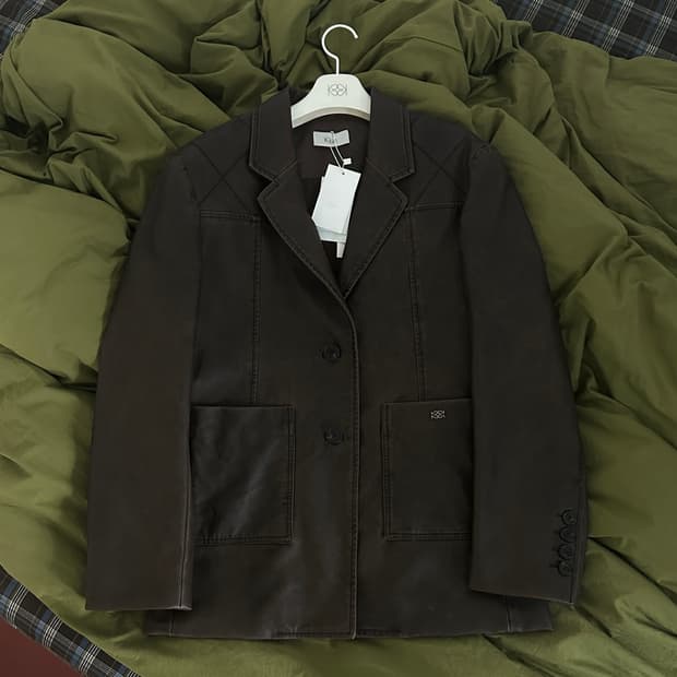 기준) Faux-Leather Stitched Blazer