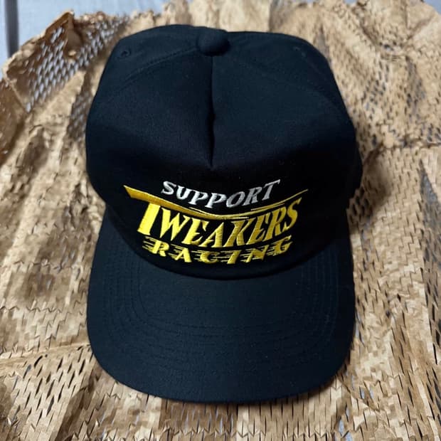 [OS]프리휠러스 "TWEAKERS" 데솔레이션 로우 샵 한정 자수 볼캡