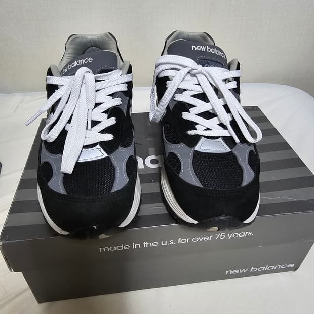 뉴발란스 992 블랙 팝니다 (260)
