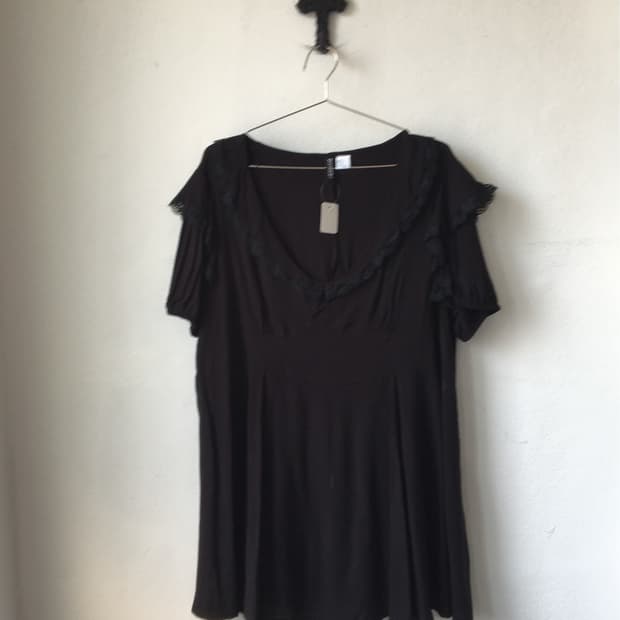 Lace frill trimming top
