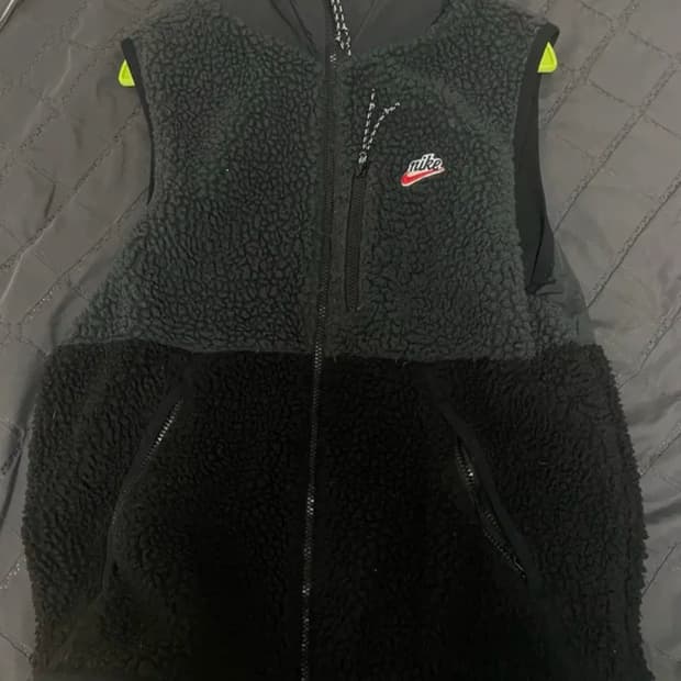 나이키 신형 후리스 조끼