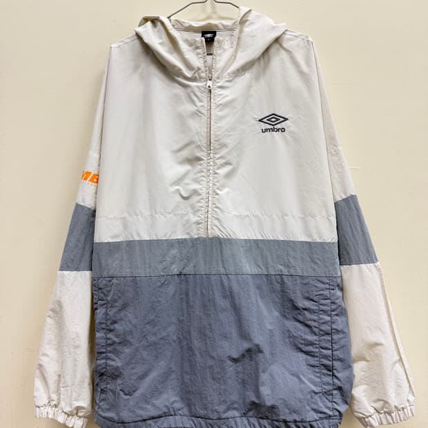 엄브로 바람막이 반집업