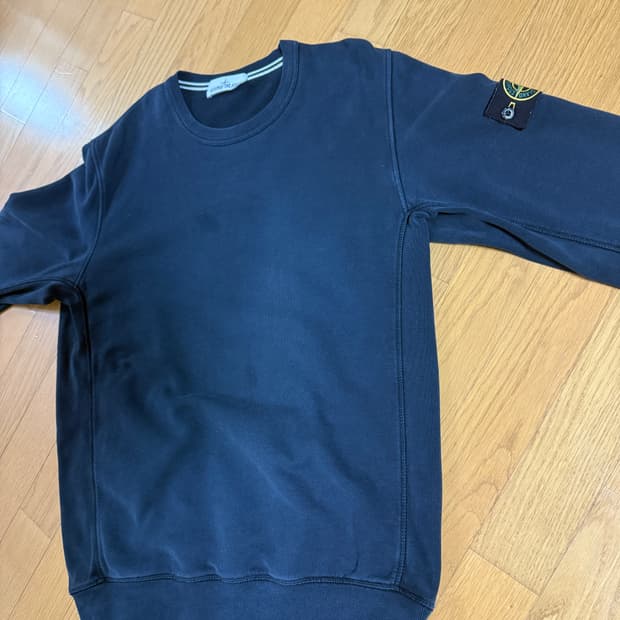 스톤아일랜드 네이비 맨투맨