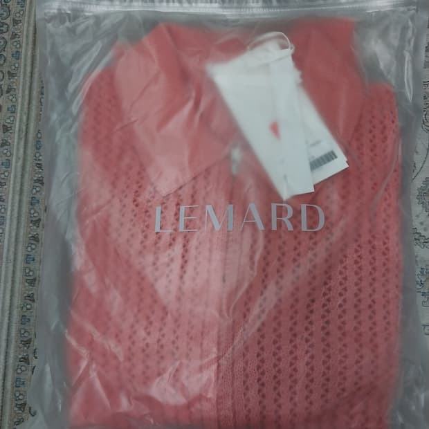 (새상품) 르마드 스카시 카라 니트집업 코랄 3사이즈