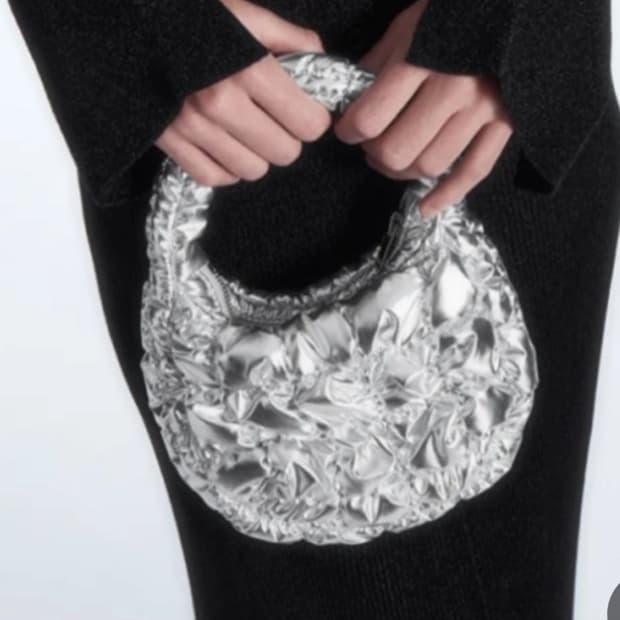 코스 퀼티드 마이크로 초미니 실버